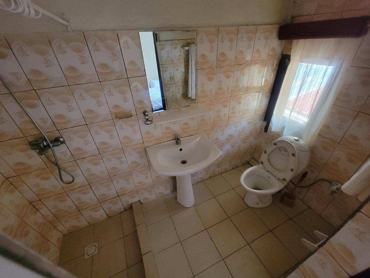 Maddy'S Kitchen And Accomodation Gisenyi Dış mekan fotoğraf